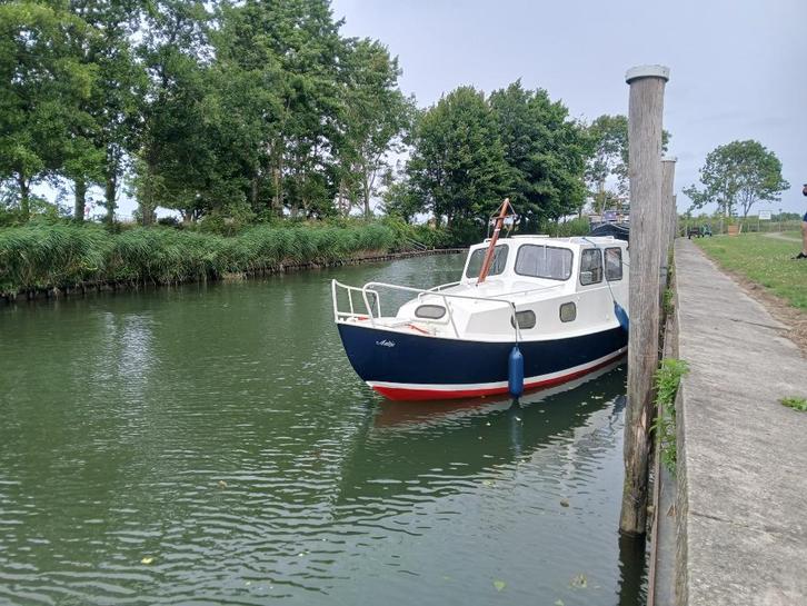 Kajuitboot Te Koop, Watersport en Boten, Motorboten en Motorjachten, Gebruikt, Staal, 6 tot 9 meter, Benzine, Buitenboordmotor