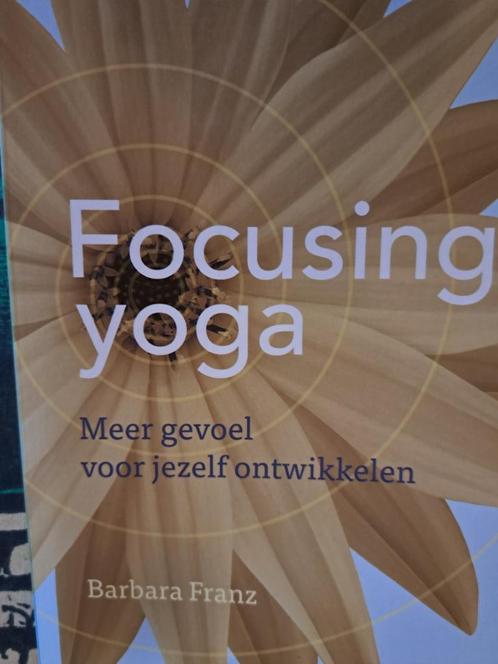 Barbara Franz - Focusing yoga (2017), Sport en Fitness, Yoga en Pilates, Zo goed als nieuw, Yogamat, Ophalen of Verzenden