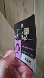 nieuwe oorbellen met driehoek hangertjes, Ophalen of Verzenden, Nieuw, Overige materialen, Hangers