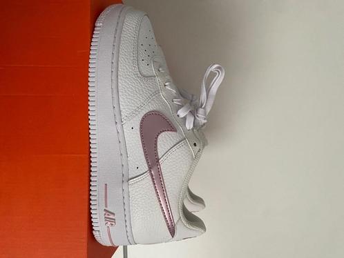 Nike Airforce pink glaze Deadstock (2020) nieuw in doos 38.5, Kleding | Dames, Schoenen, Nieuw, Sneakers of Gympen, Roze, Ophalen of Verzenden