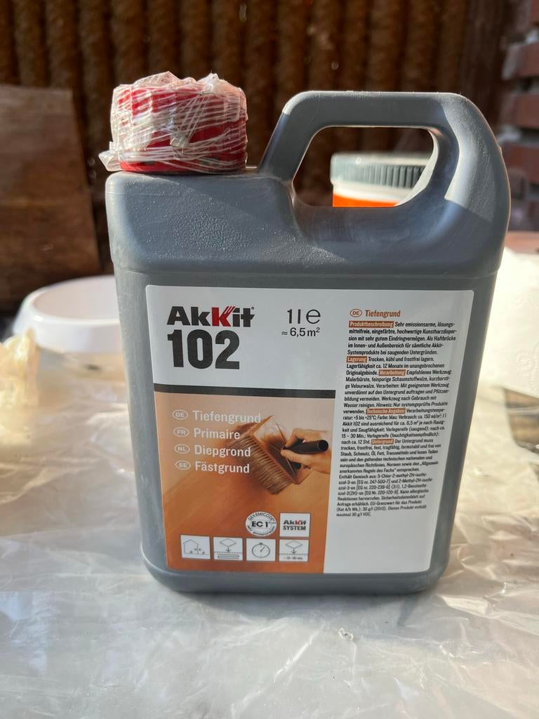 Badkamer primer Akkit 102, Gebruikt, Overige kleuren, Ophalen of Verzenden, Verf