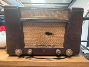 Oude radio om op te knappen voor de liefhebber beschikbaar voor biedingen