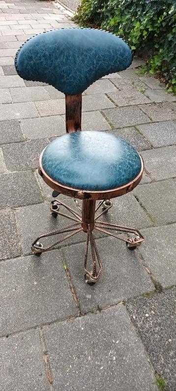 Leuke vintage bureaustoel beschikbaar voor biedingen