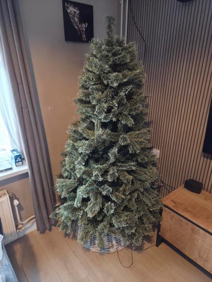 Kerstboom met verlichting - O'malley Alaska, Diversen, Kerst, Zo goed als nieuw, Ophalen