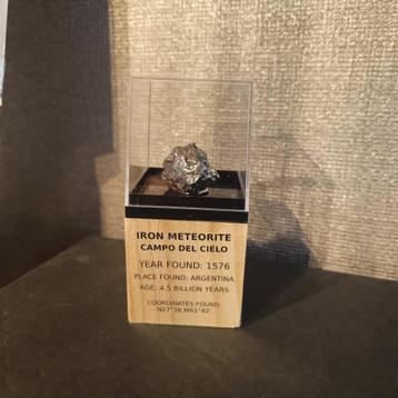 IJzermeteoriet – Campo del Cielo – 32,95 gram – in display  beschikbaar voor biedingen