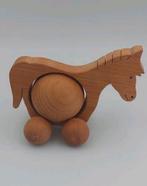 Klein Speeltje paardje dat kan rollen hout naturel kraamkado, Ophalen of Verzenden, Zo goed als nieuw