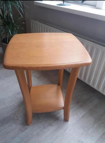 Z.g.a.n eiken bijzettafel beschikbaar voor biedingen