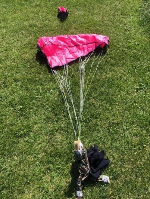 rc parachute 100x80cm, Hobby en Vrije tijd, Modelbouw | Radiografisch | Vliegtuigen, Zo goed als nieuw, Elektro, RTF (Ready to Fly)
