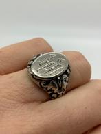 J193 Prachtige zilveren zegelring initialen HH maat 18, Sieraden, Tassen en Uiterlijk, Antieke sieraden, Ophalen of Verzenden