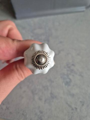 12 Bloemenknopjes voor Kast/Lade beschikbaar voor biedingen