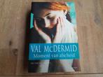 Val McDermid/ Moment van afscheid, Boeken, Thrillers, Ophalen of Verzenden, Zo goed als nieuw, Nederland