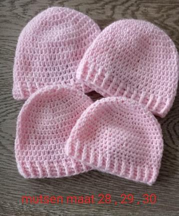 Gehaakte mutsen in verschillende maten en kleuren beschikbaar voor biedingen