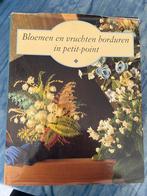 Bloemen en planten borduren in petit-point, Boeken, Ophalen of Verzenden, Zo goed als nieuw, Borduren en Naaien