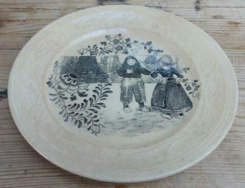 Beboterd bordje, Petrus Regout, Fantaisie, met zwarte opdruk, Antiek en Kunst, Antiek | Keramiek en Aardewerk, Ophalen of Verzenden