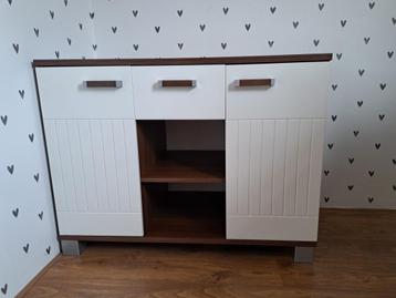Stevige en ruime commode – topkwaliteit, nog als nieuw! beschikbaar voor biedingen