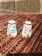 Antieke Vaasjes met Bloemmotief - Set van Twee, Ophalen of Verzenden