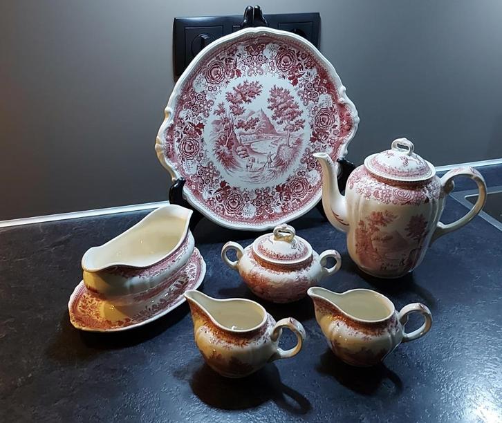 Prachtig partijtje Burgenland rood van Villeroy & Boch, Antiek en Kunst, Antiek | Servies los, Ophalen of Verzenden