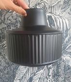 2 nieuwe mooie metalen vazen van kwantum, Overige materialen, Zwart, Nieuw, Ophalen of Verzenden