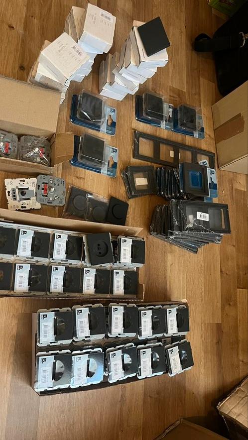 Grote partij schakelmateriaal berker K1 antraciet nieuw, Doe-het-zelf en Verbouw, Elektra en Kabels, Nieuw, Stopcontact, Ophalen of Verzenden