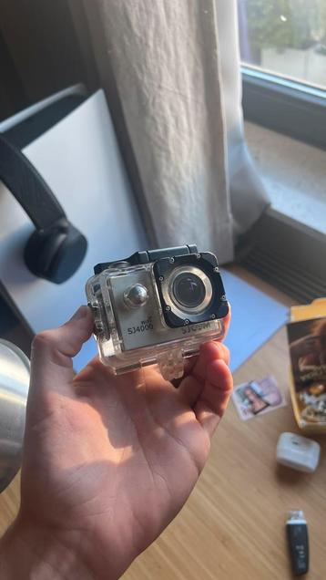 Actioncam met veel accesoires beschikbaar voor biedingen
