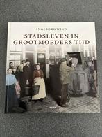 STADSLEVEN IN GROOTMOEDERS TIJD, 20e eeuw of later, Ophalen of Verzenden, Zo goed als nieuw, Ingeborg Wind