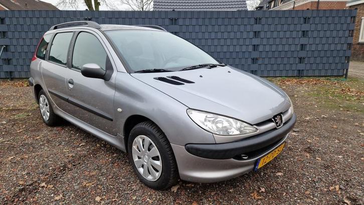 Peugeot  206 1.4 sw Apk 30-10-2026, Auto's, Peugeot, Bedrijf, ABS, Airbags, Airconditioning, Boordcomputer, Elektrische buitenspiegels