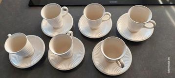 6 Wedgwood koffiekopjes en schotel beschikbaar voor biedingen