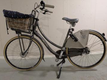 Batavus fiets met mand beschikbaar voor biedingen