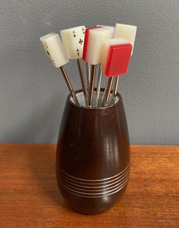 50 jaren cocktail prikkers ton met KAARTEN prikkers  beschikbaar voor biedingen