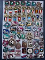 Set van ca. 65 Vintage Sovjet Voetbalspeldjes – Dynamo Kyiv, Verzamelen, Speldjes, Pins en Buttons, Ophalen of Verzenden, Zo goed als nieuw