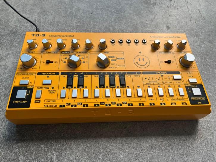 Behringer TD-3 (303-kloon) – in nieuwstaat, met garantie, Muziek en Instrumenten, Synthesizers, Zo goed als nieuw, Overige aantallen