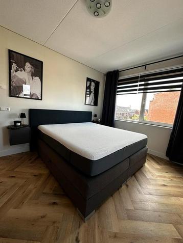 Mooie Boxspring met Opbergruimte en Emma Sleep matras beschikbaar voor biedingen