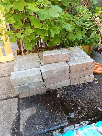 Gratis af te halen. Zijn nieuw. beschikbaar voor biedingen