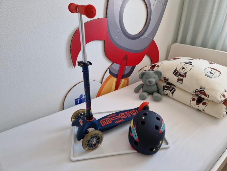 Mini Micro step Deluxe LED, 3-wiel kinderstep, Marineblauw, Fietsen en Brommers, Steps, Zo goed als nieuw, Gewone step, Ophalen of Verzenden