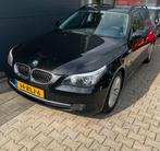BMW 5-Serie 3.0 530I Touring AUT 2008 Zwart, Achterwielaandrijving, 2000 kg, Leder, Particulier