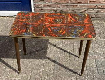 Leuke Fifties Tafel ( vintage retro mid century sixties ) beschikbaar voor biedingen