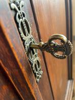 Vintage houten meidenkast bronzen grepen, Ophalen, Gebruikt