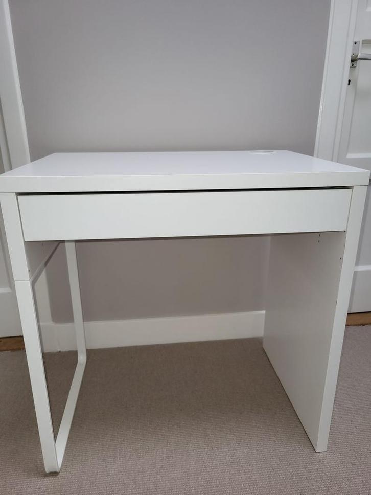 Bureau wit Micke 73x50 en bureaustoel, Huis en Inrichting, Bureaus, Gebruikt, In hoogte verstelbaar, Ophalen
