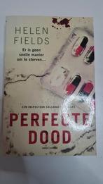 Perfecte Dood - Helen Fields, Ophalen of Verzenden, Gelezen, Helen Fields