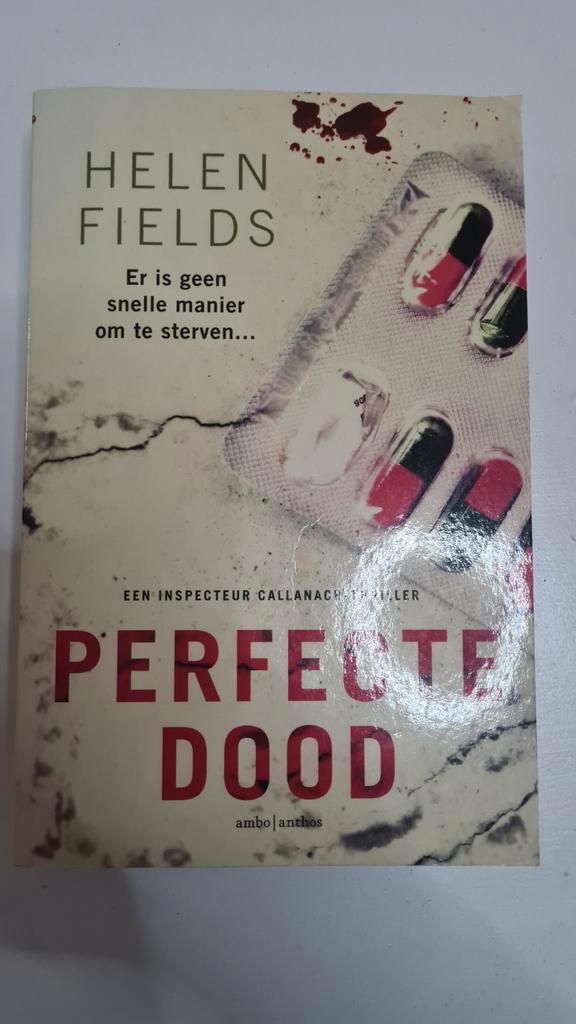 Perfecte Dood - Helen Fields, Boeken, Detectives, Gelezen, Ophalen of Verzenden