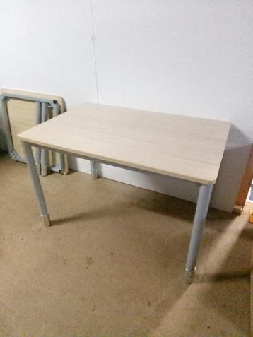 bureau , buro 120 x 80 cm beschikbaar voor biedingen