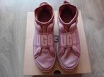 UGG dames schoenen,  maat 39, Ophalen of Verzenden, Zo goed als nieuw, Zwart, Sneakers of Gympen