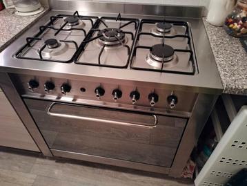 Zeer Mooie 5 Pits gasfornuis van Indesit  beschikbaar voor biedingen