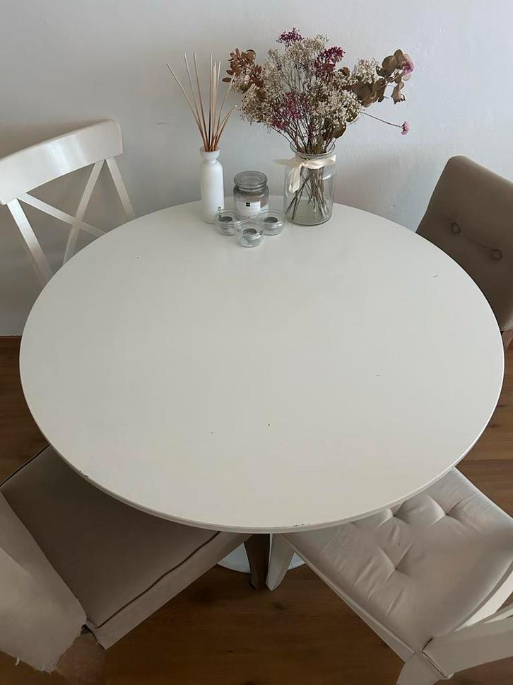 Ronde Witte Eettafel - Gebruikt, Huis en Inrichting, Tafels | Eettafels, Gebruikt, 50 tot 100 cm, tot twee personen, Rond, Kunststof