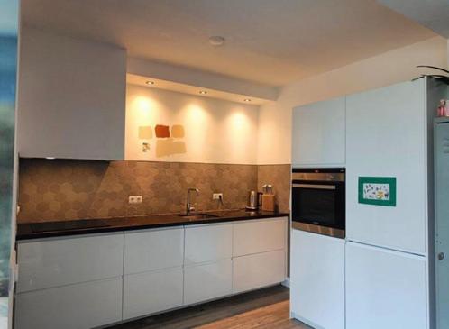 GREEPLOOS HOOGGLANS KEUKEN MET KASTENWAND, Huis en Inrichting, Keuken | Complete keukens, Zo goed als nieuw, Dubbelwandige keuken