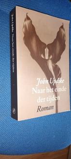 Updike - Naar het einde der tijden, Ophalen of Verzenden, Gelezen, John Updike, Nederland