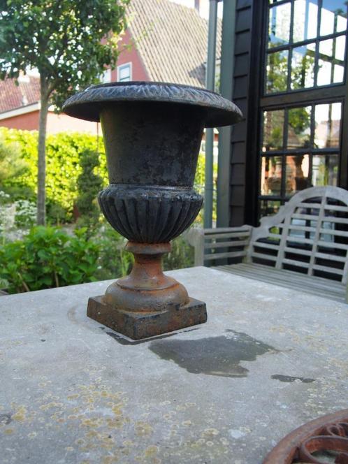 Gietijzeren Bloempot, Tuin en Terras, Bloempotten, Gebruikt, Metaal, Balkon, Tuin, Minder dan 40 cm, Minder dan 25 cm, Rond, Ophalen
