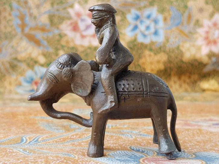 Mooi antiek Oosters brons beeldje van olifant met berijder., Antiek en Kunst, Kunst | Niet-Westerse kunst, Ophalen of Verzenden