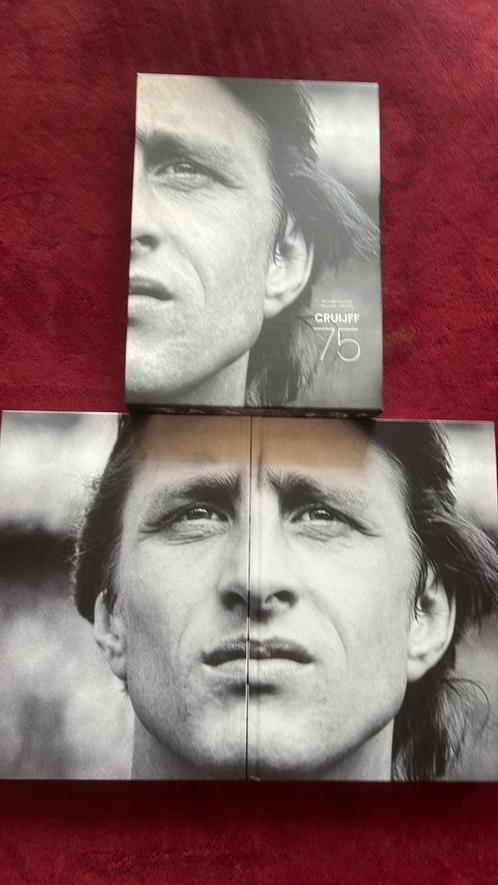 🌺 JOHAN CRUIJFF het prachtige dubbelboek 75🌺, Verzamelen, Sportartikelen en Voetbal, Zo goed als nieuw, Boek of Tijdschrift