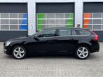 Volvo V60 2.0 D2 MOMENTUM / Automaat / Airco / Cruise, Electronic Stability Program (ESP), 1969 cc, Zwart, Diesel